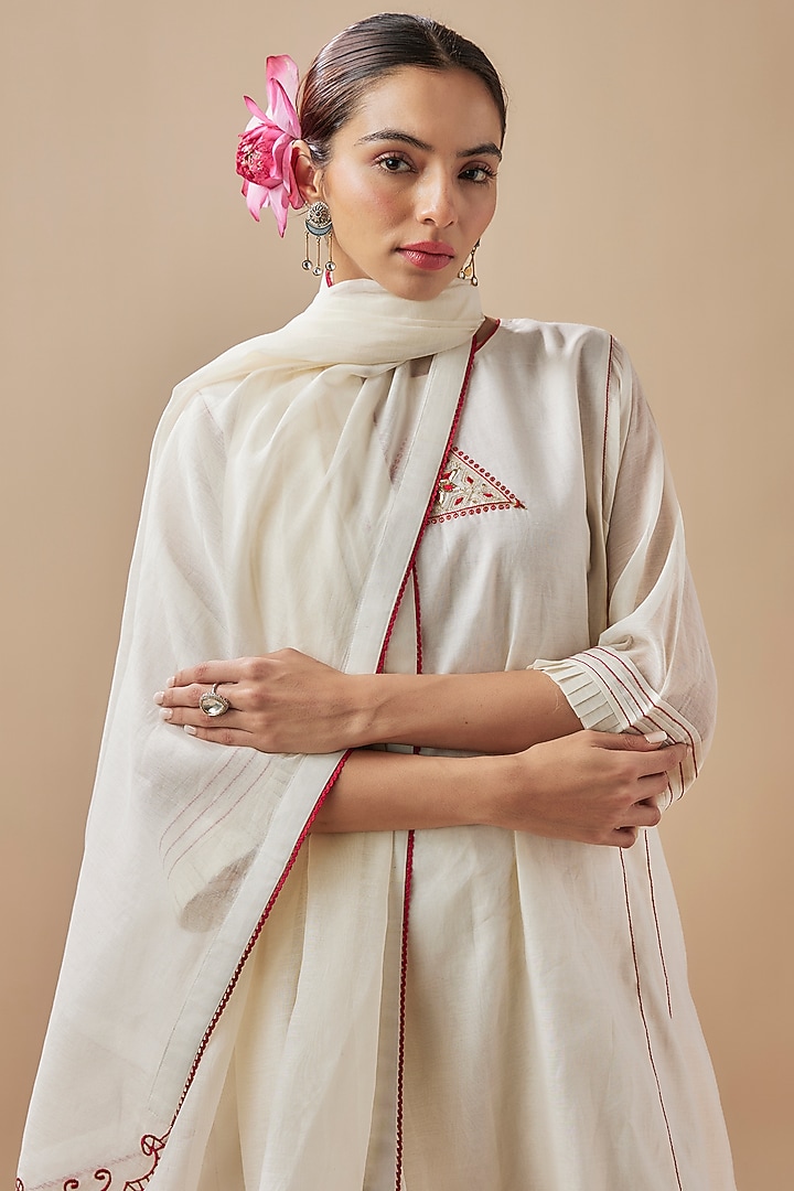 Ivory Chanderi Silk Resham Embroidered Dupatta by Cupid Cotton at Pernia's Pop Up Shop