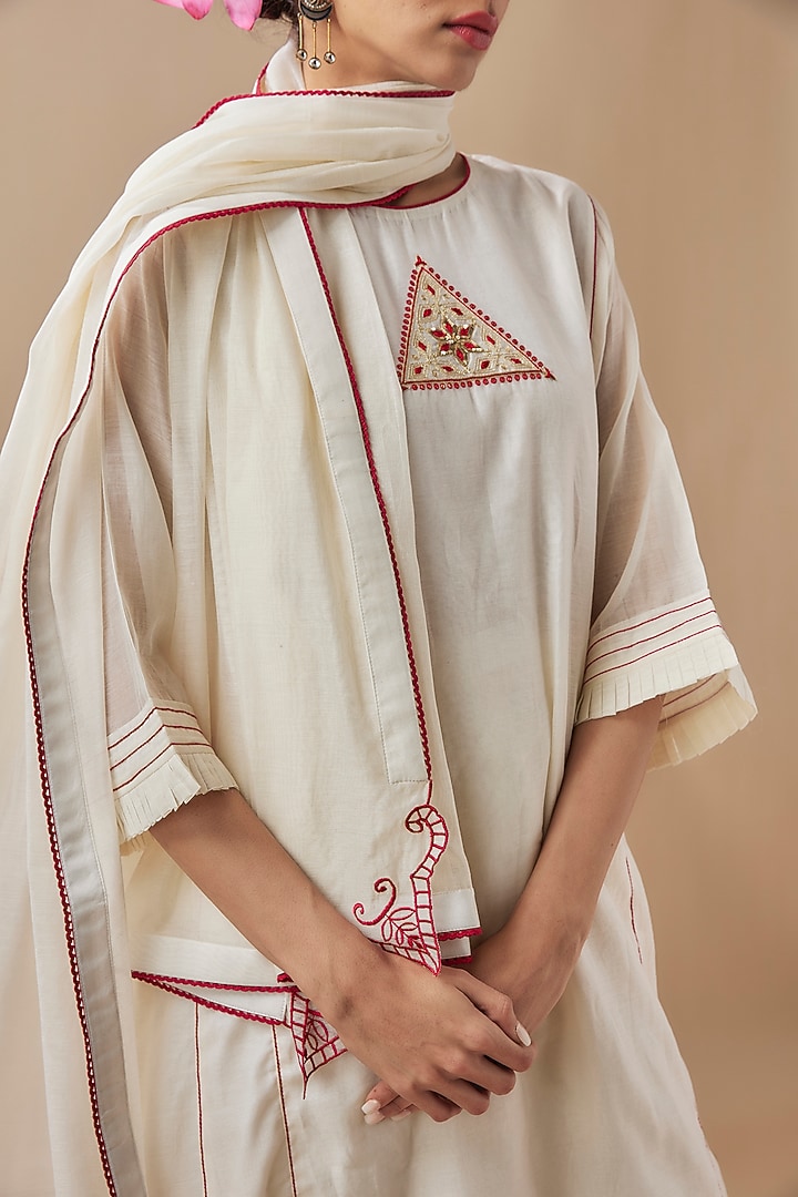 Ivory Chanderi Silk Resham Embroidered Dupatta by Cupid Cotton at Pernia's Pop Up Shop