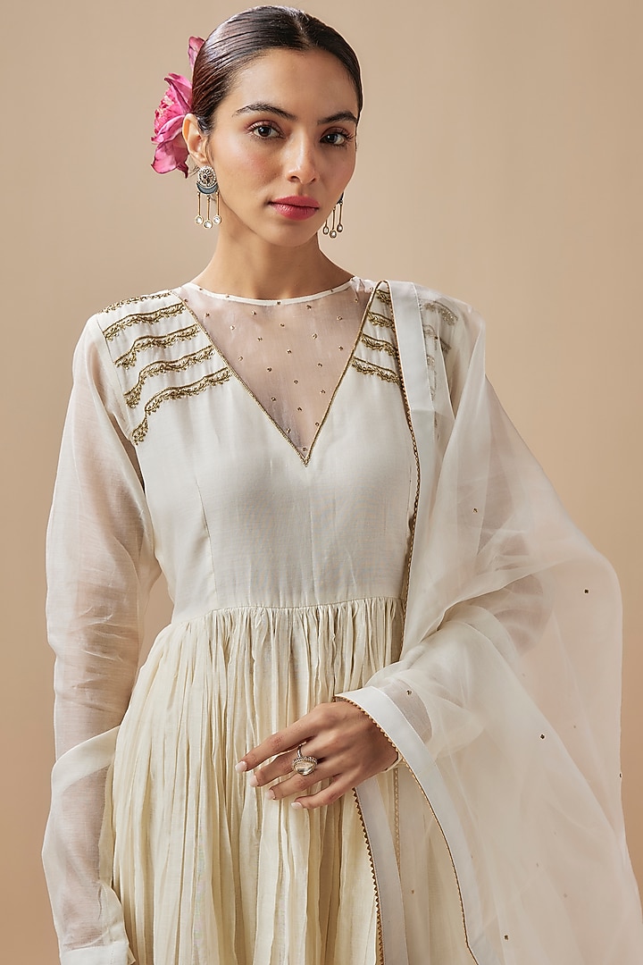 Ivory Chanderi Silk Aari & Pitta Work Party Wear Anarkali Set by Cupid Cotton at Pernia's Pop Up Shop