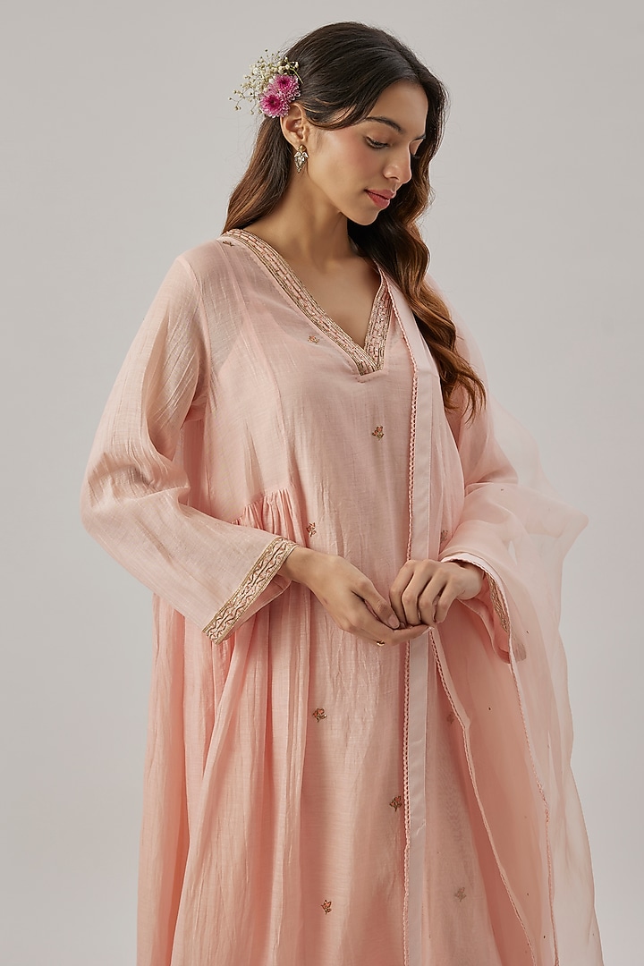 Pink Chanderi Silk Resham Embroidered Kurta Set by Cupid Cotton at Pernia's Pop Up Shop
