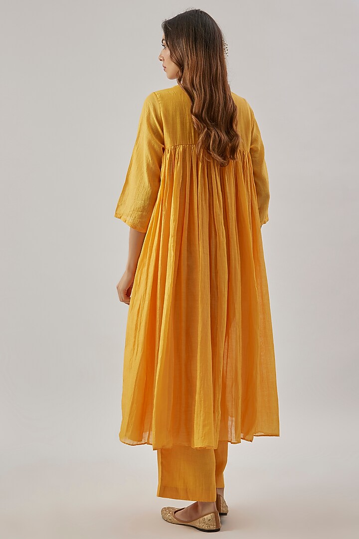 Yellow Chanderi Silk Floral Resham Embroidered Kurta Set by Cupid Cotton at Pernia's Pop Up Shop