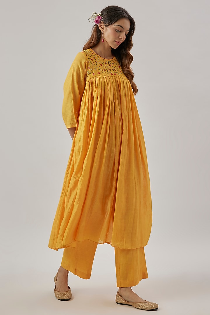 Yellow Chanderi Silk Floral Resham Embroidered Kurta Set by Cupid Cotton at Pernia's Pop Up Shop