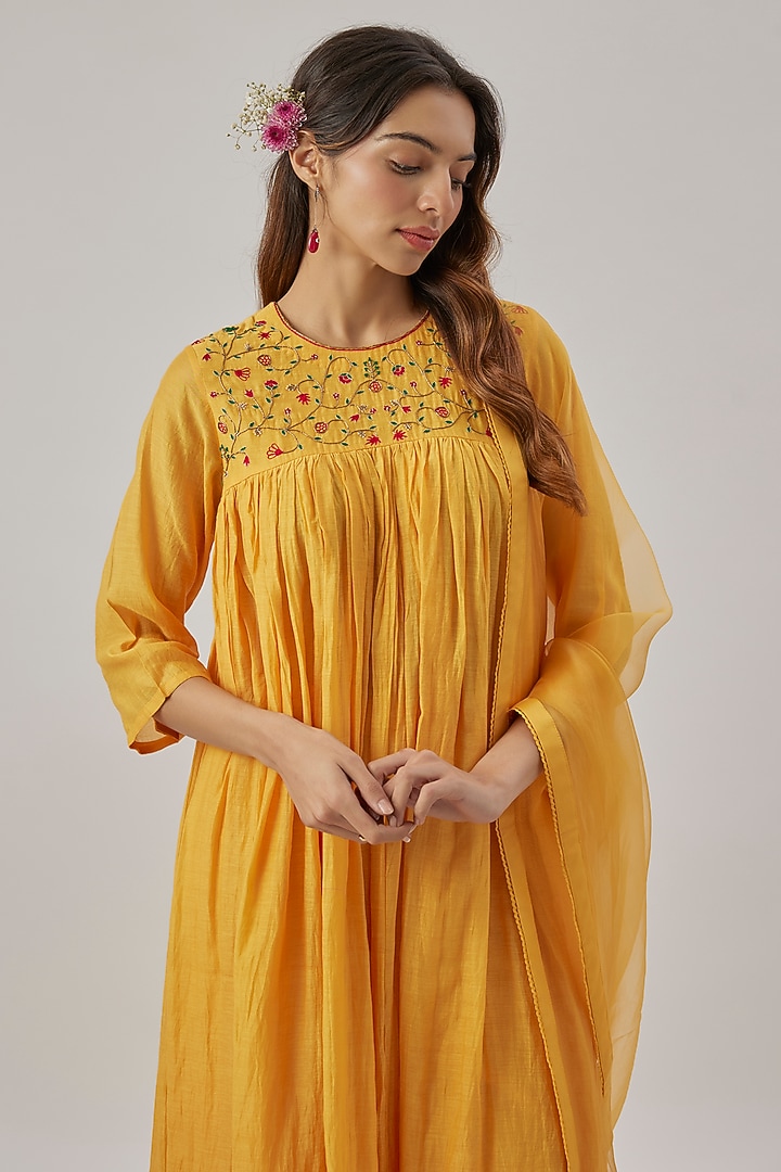 Yellow Chanderi Silk Floral Resham Embroidered Kurta Set by Cupid Cotton at Pernia's Pop Up Shop