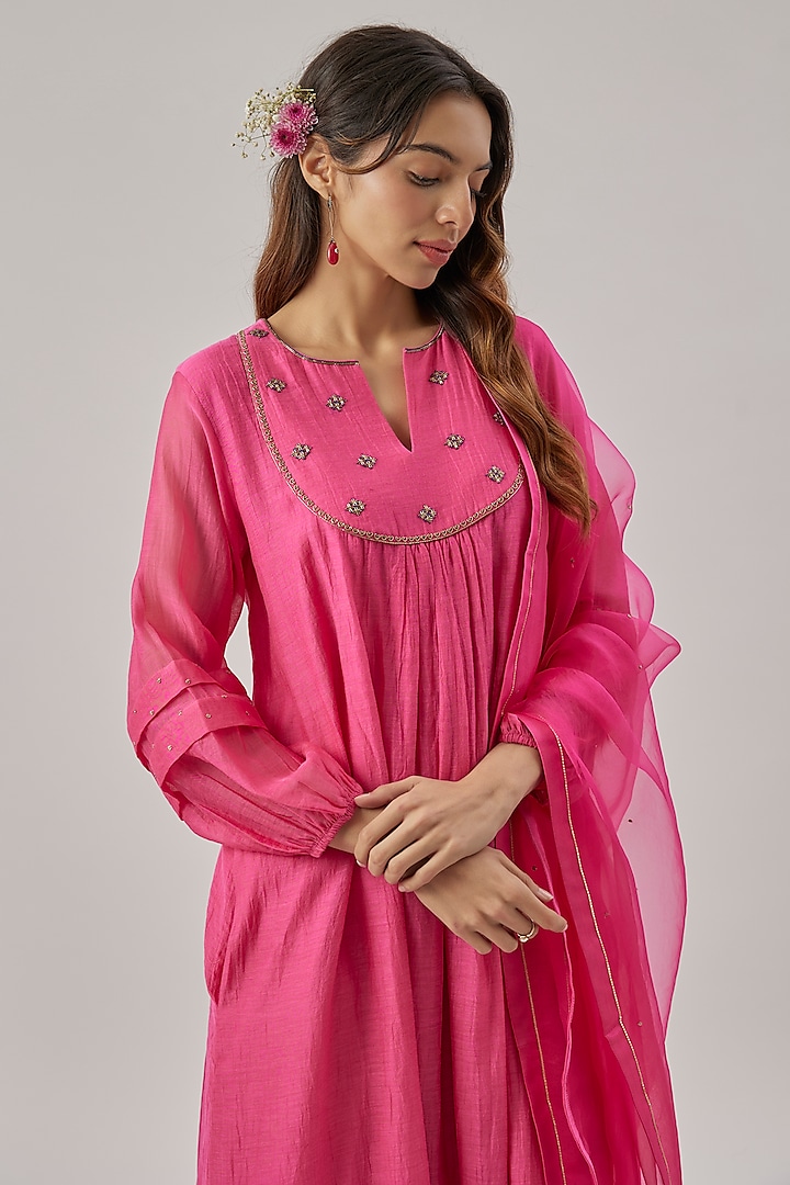 Pink Chanderi Silk Aari Embroidered Kurta Set by Cupid Cotton at Pernia's Pop Up Shop