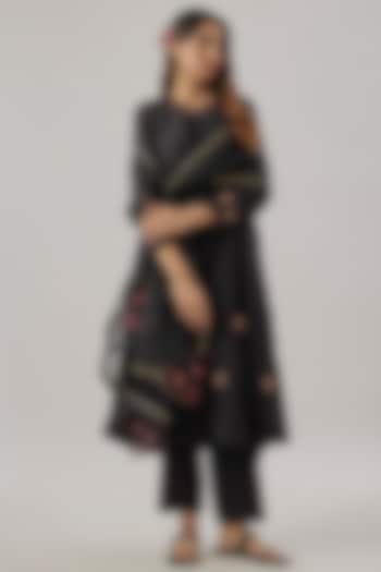 Black Chanderi Silk Floral Embroidered Kurta Set by Cupid Cotton at Pernia's Pop Up Shop