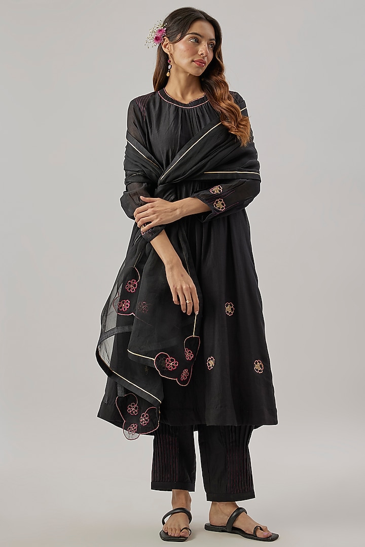 Black Chanderi Silk Floral Embroidered Kurta Set by Cupid Cotton at Pernia's Pop Up Shop