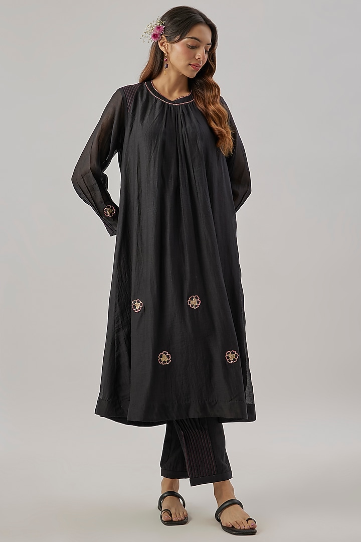 Black Chanderi Silk Floral Embroidered Kurta Set by Cupid Cotton at Pernia's Pop Up Shop