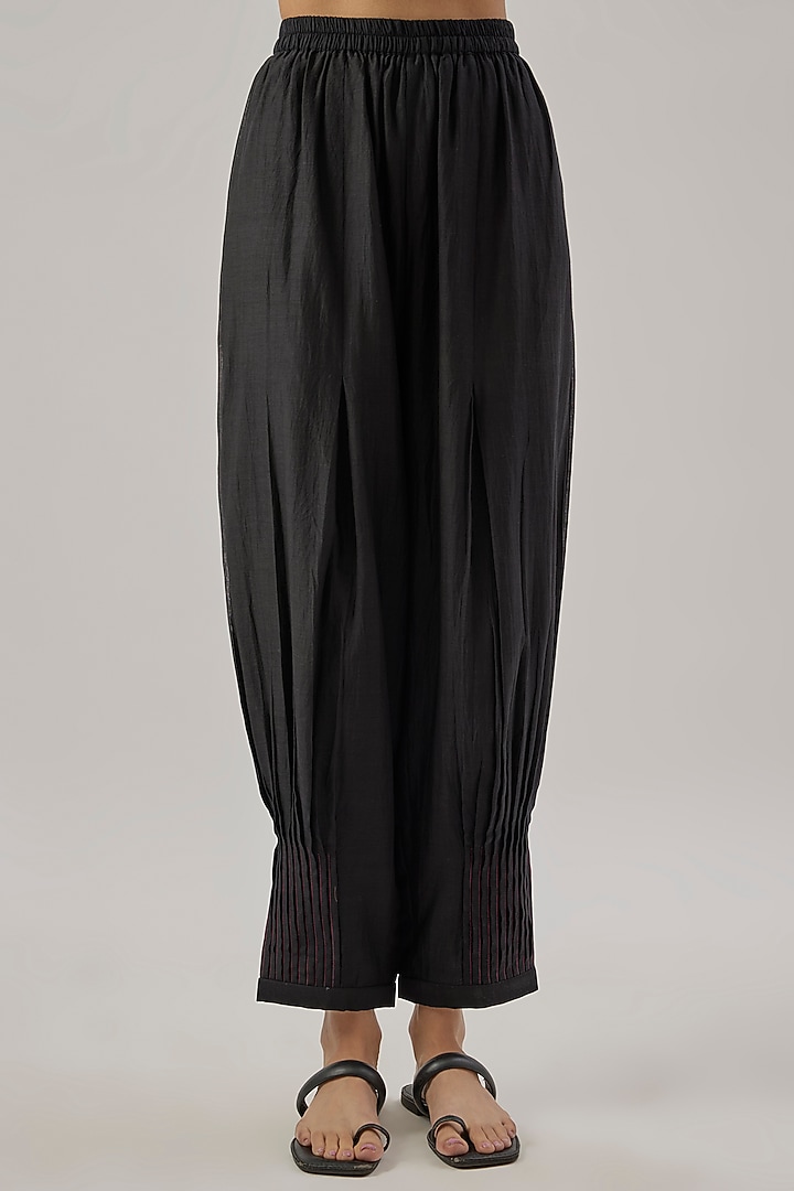 Black Chanderi Silk Floral Embroidered Kurta Set by Cupid Cotton at Pernia's Pop Up Shop