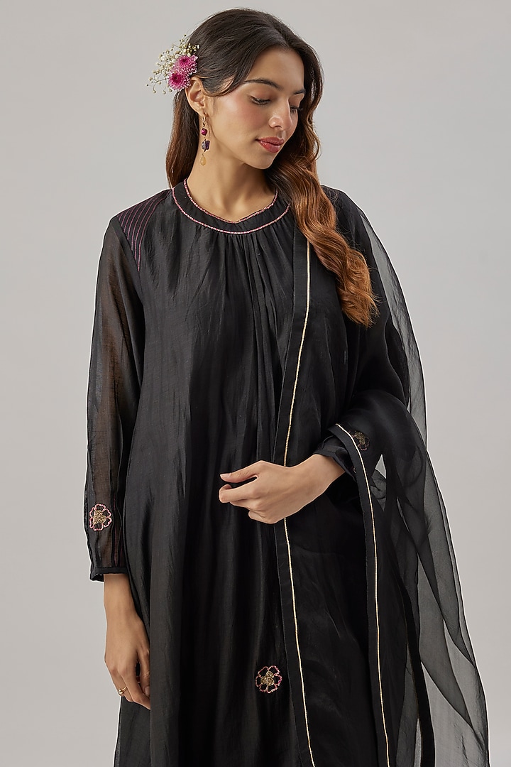 Black Chanderi Silk Floral Embroidered Kurta Set by Cupid Cotton at Pernia's Pop Up Shop