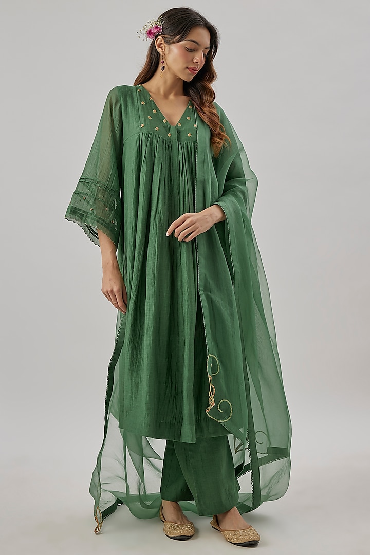 Green Chanderi Silk Aari Embroidered Kurta Set by Cupid Cotton at Pernia's Pop Up Shop