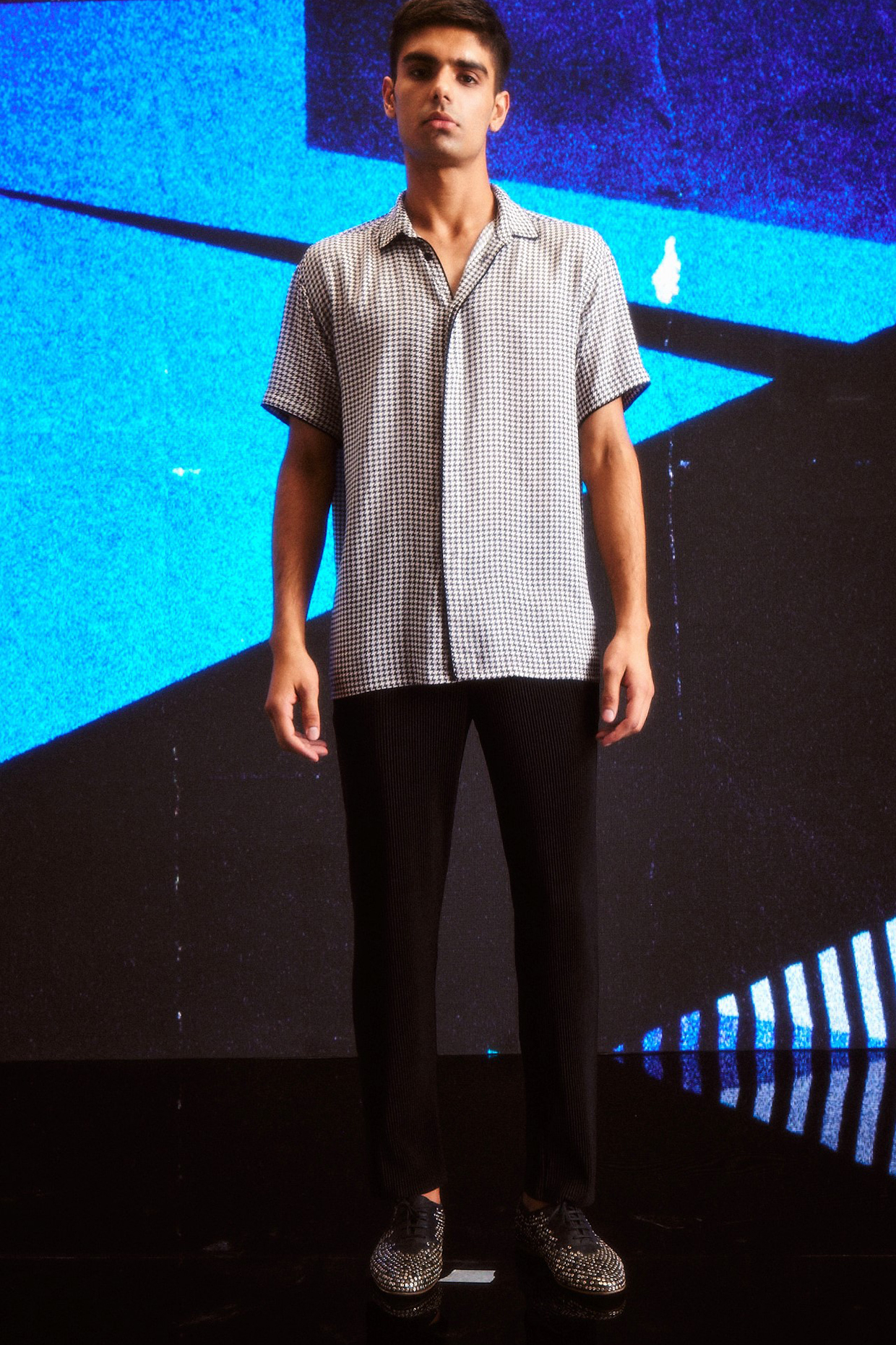 Black & White Rayon Printed Shirt by Dash and Dot Men