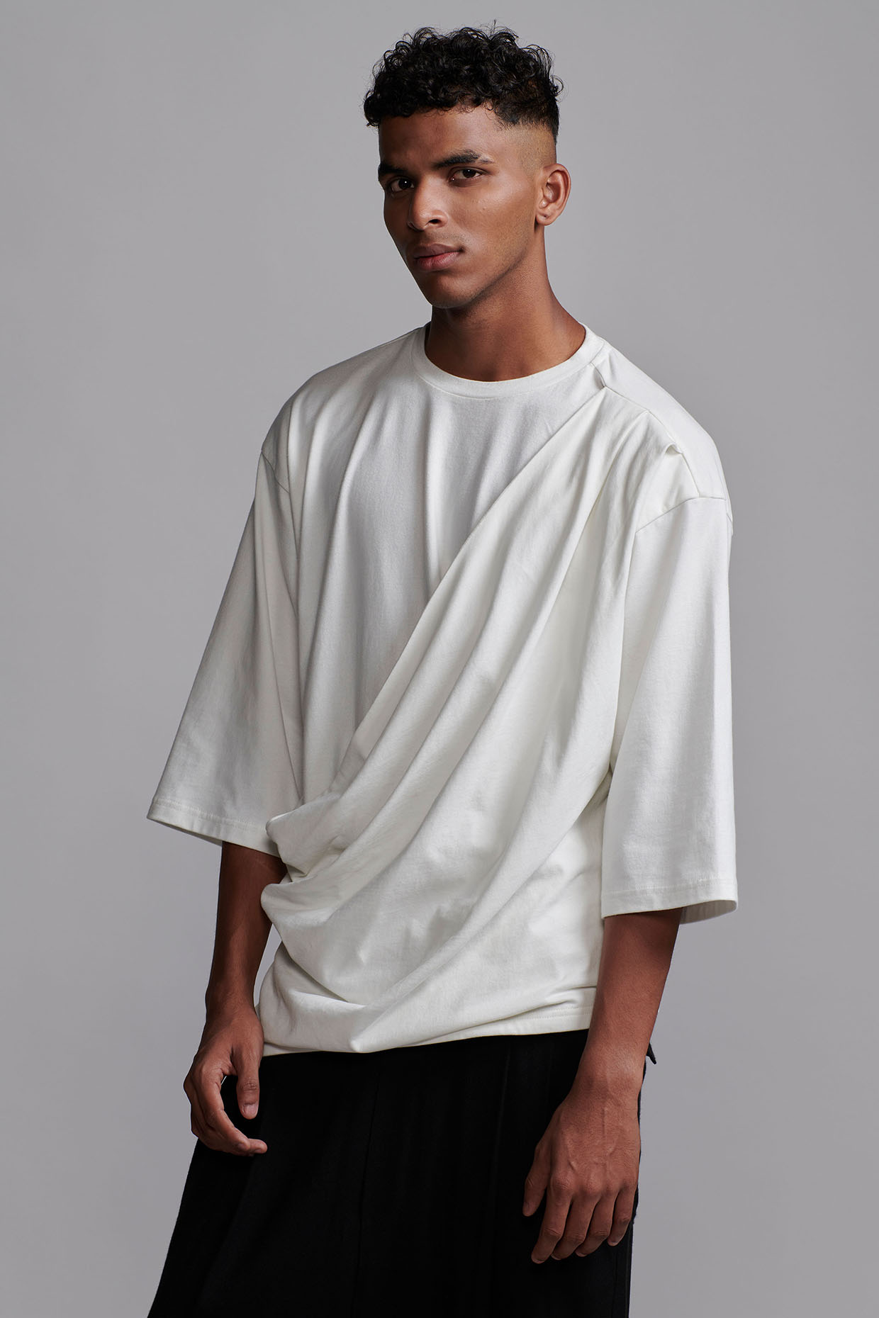 Tシャツ・カットソー Interior Draped White Cotton Top Open Drape Shirt by Yohji Yamamoto - La Garçonne