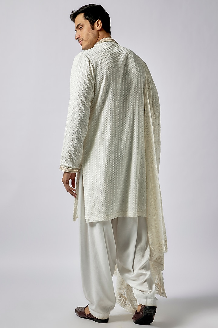 White Georgette Chikankari Embroidered Lucknowi Kurta Set by Dapper & Dare at Pernia's Pop Up Shop