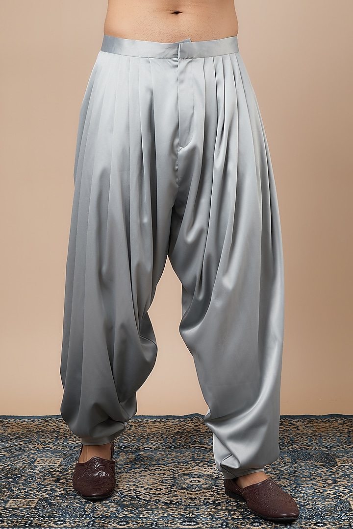 Grey Georgette Mirror Embroidered Kurta Set by Dapper & Dare at Pernia's Pop Up Shop