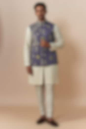 Lavender Crepe Dabka Embroidered Bundi Jacket Set by Dapper & Dare at Pernia's Pop Up Shop