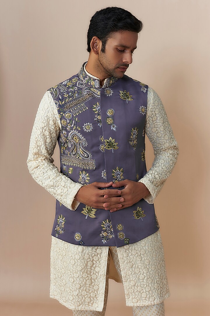 Lavender Crepe Dabka Embroidered Bundi Jacket Set by Dapper & Dare at Pernia's Pop Up Shop