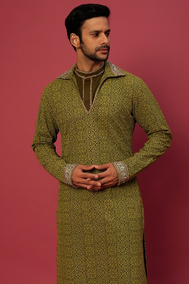 Mehendi Green Chikankari Kurta Set by Dapper & Dare at Pernia's Pop Up Shop