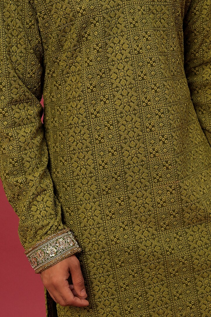 Mehendi Green Chikankari Kurta Set by Dapper & Dare at Pernia's Pop Up Shop