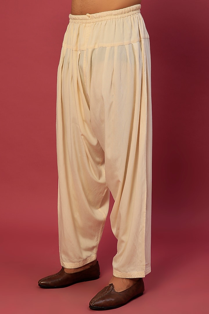 Peach Georgette Zardosi & Sequin Embroidered Kurta Set by Dapper & Dare at Pernia's Pop Up Shop