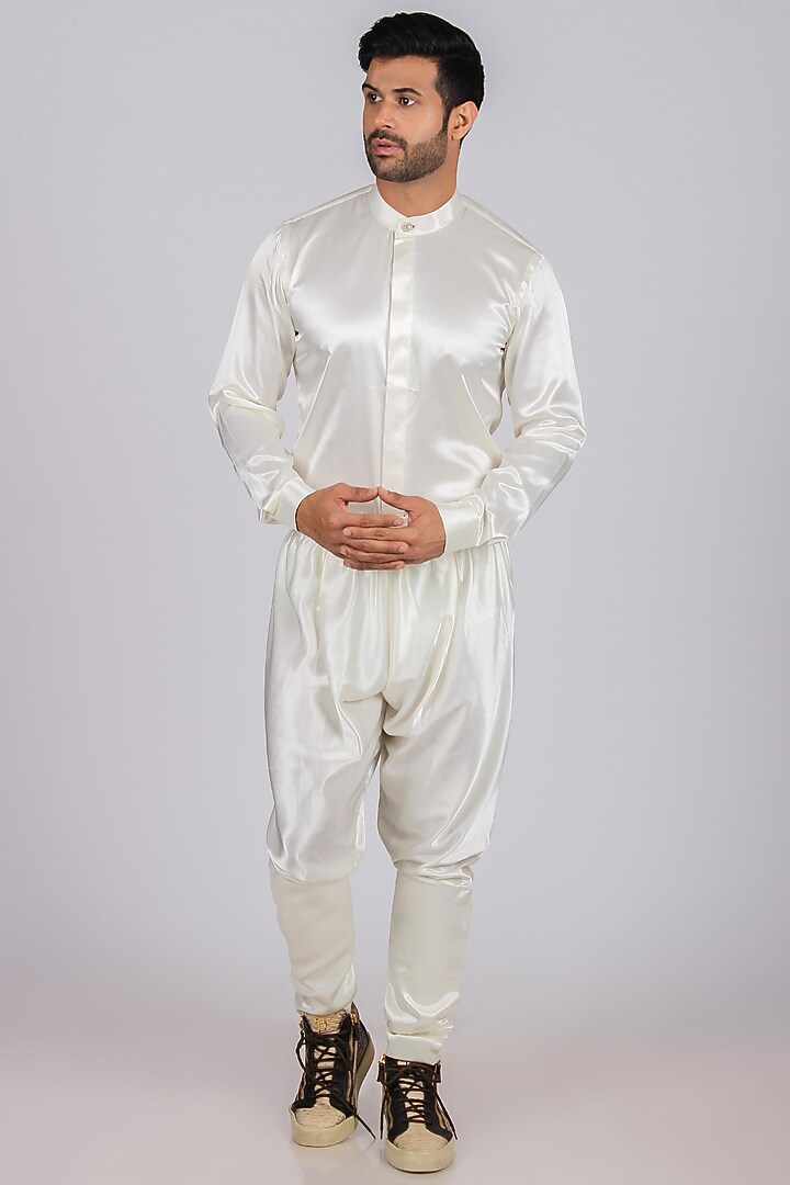 Cream & Gold Embellished Indo Western Set by Dapper & Dare at Pernia's Pop Up Shop