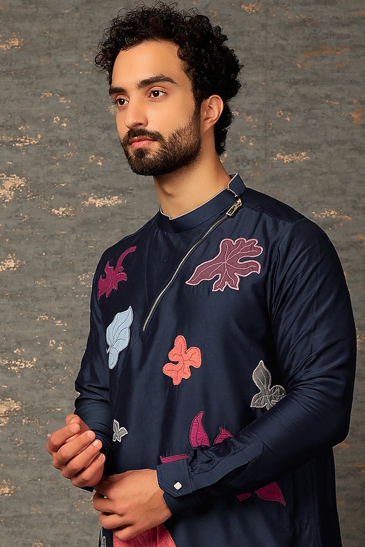 Navy Blue Embroidered Kurta Set by DEEPAK & MADHU at Pernia's Pop Up Shop