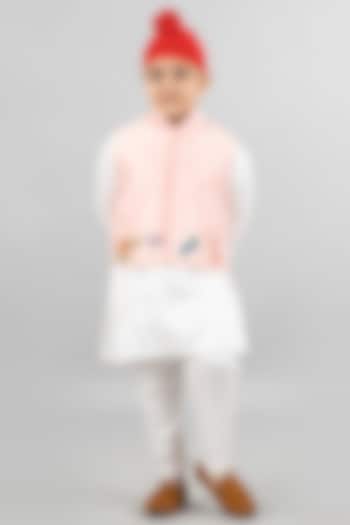 White Tussar Satin Kurta Set With Peach Bundi Jacket For Boys by Darleen Kids Couture