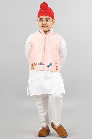 White Tussar Satin Kurta Set With Peach Bundi Jacket For Boys by Darleen Kids Couture