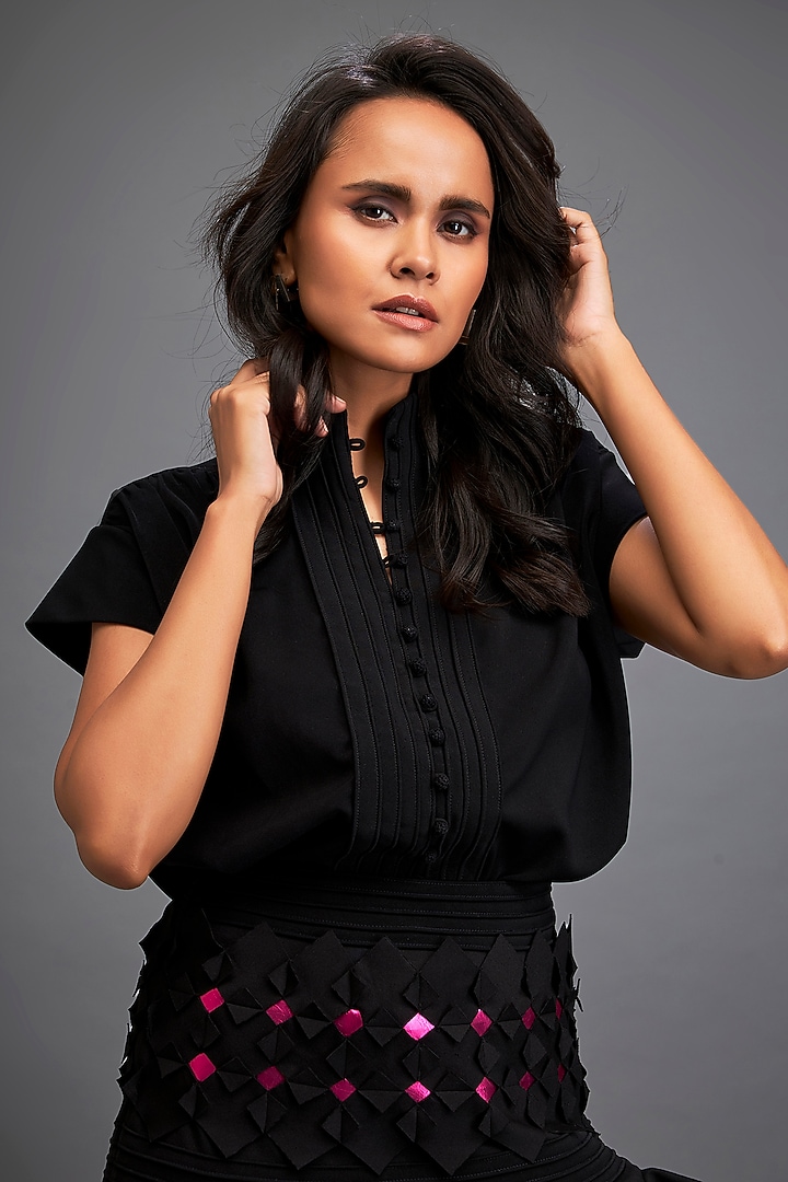 Black Rozella Crepe Metallic Embroidered Skirt Set by Deepika Arora at Pernia's Pop Up Shop