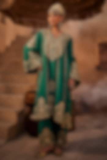 Peacock Green Upada Silk Aari Embroidered Pleated Kurta Set by Dareaab by Sonia k Mahajan at Pernia's Pop Up Shop