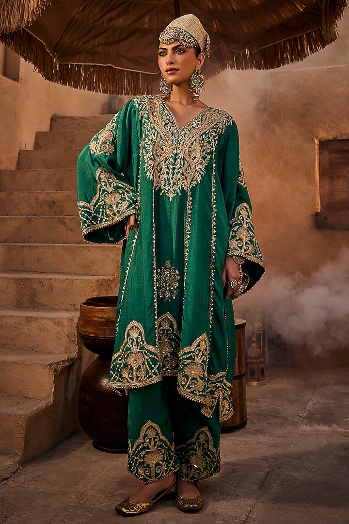 Peacock Green Upada Silk Aari Embroidered Pleated Kurta Set by Dareaab by Sonia k Mahajan at Pernia's Pop Up Shop