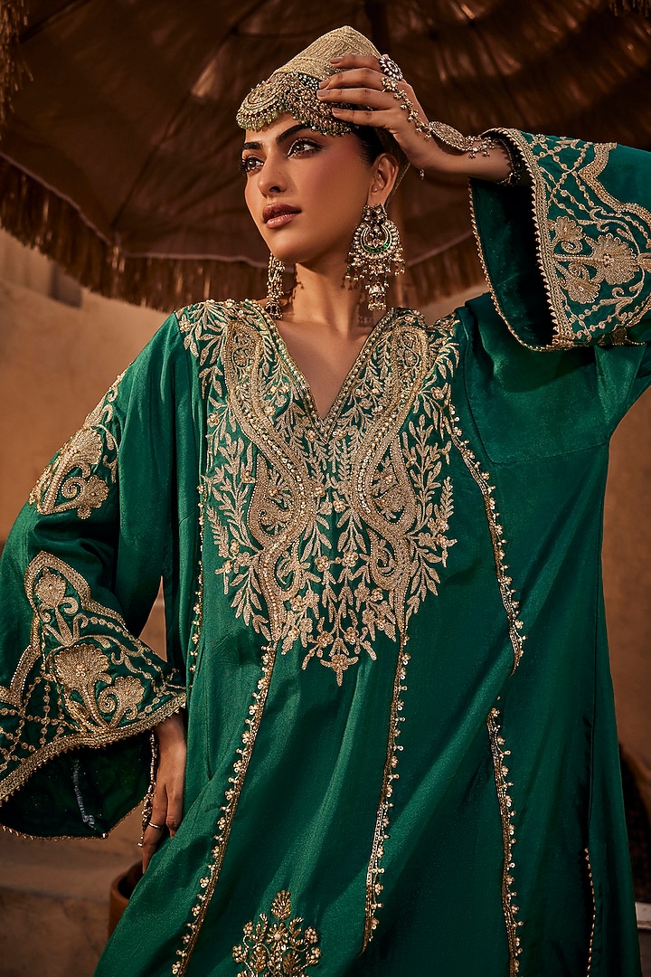 Peacock Green Upada Silk Aari Embroidered Pleated Kurta Set by Dareaab by Sonia k Mahajan at Pernia's Pop Up Shop
