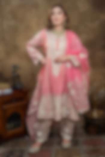 Peach Georgette Embroidered Kurta Set by Dareaab by Sonia k Mahajan at Pernia's Pop Up Shop