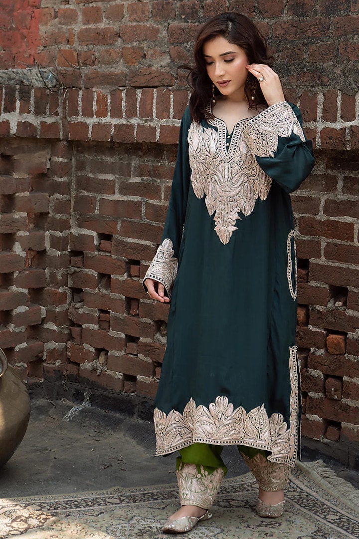 Stardust Green Silk Embroidered Phiran Set by Dareaab by Sonia k Mahajan at Pernia's Pop Up Shop