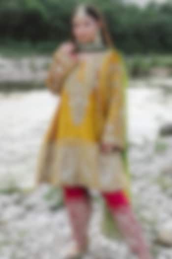 Mustard Yellow Fabric Embroidered Kurta Set by Dareaab by Sonia k Mahajan at Pernia's Pop Up Shop