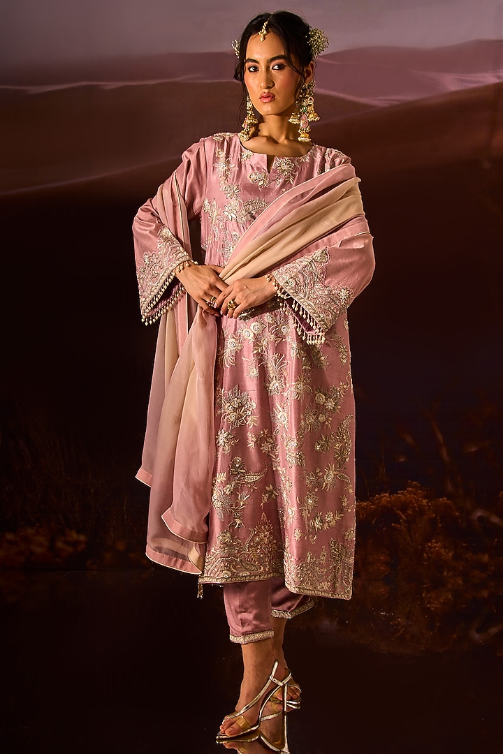 Pearl Pink Silk Embroidered Kurta Set by Dareaab by Sonia k Mahajan at Pernia's Pop Up Shop