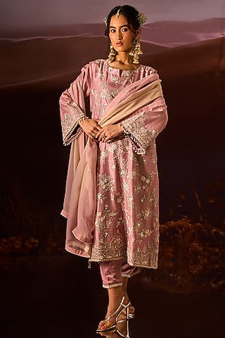 Pearl Pink Silk Embroidered Kurta Set by Dareaab by Sonia k Mahajan