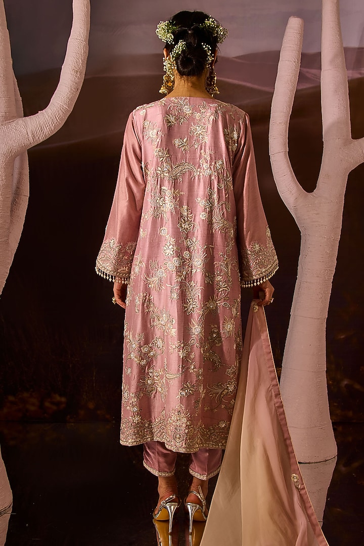 Pearl Pink Silk Embroidered Kurta Set by Dareaab by Sonia k Mahajan at Pernia's Pop Up Shop