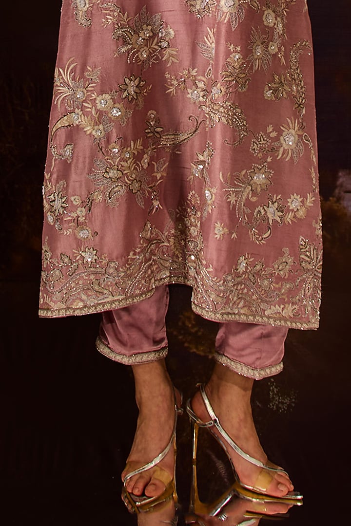 Pearl Pink Silk Embroidered Kurta Set by Dareaab by Sonia k Mahajan at Pernia's Pop Up Shop