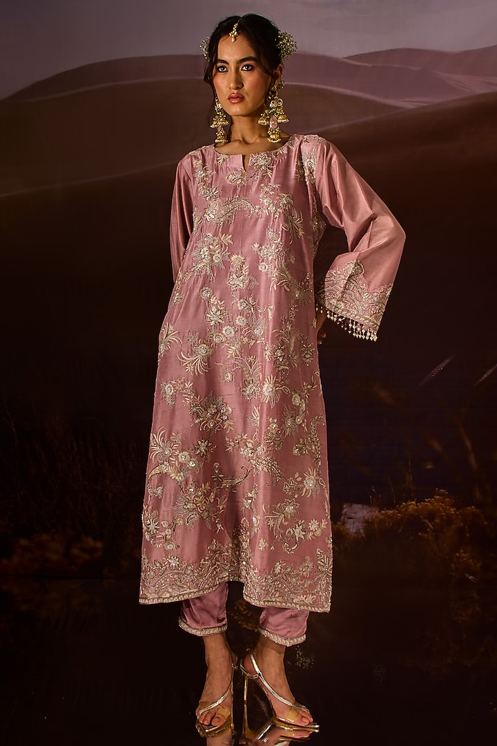 Pearl Pink Silk Embroidered Kurta Set by Dareaab by Sonia k Mahajan at Pernia's Pop Up Shop