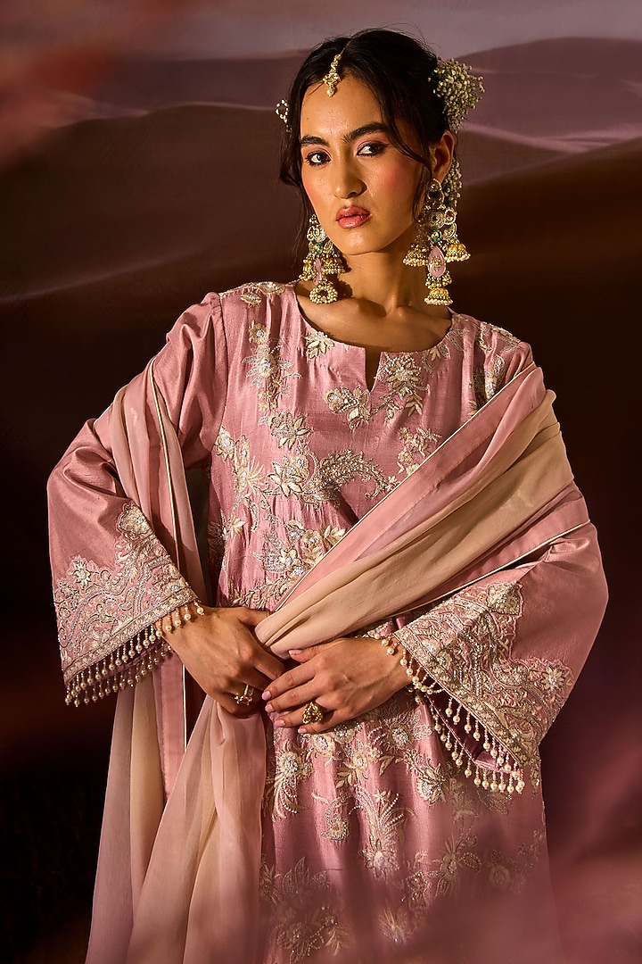 Pearl Pink Silk Embroidered Kurta Set by Dareaab by Sonia k Mahajan at Pernia's Pop Up Shop