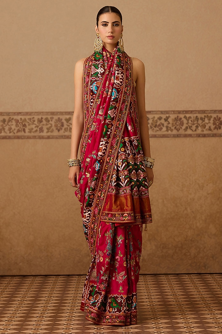 Red Silk Hand Embroidered Bridal Saree Set by Dareaab by Sonia k Mahajan at Pernia's Pop Up Shop