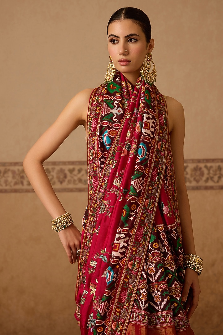 Red Silk Hand Embroidered Bridal Saree Set by Dareaab by Sonia k Mahajan at Pernia's Pop Up Shop
