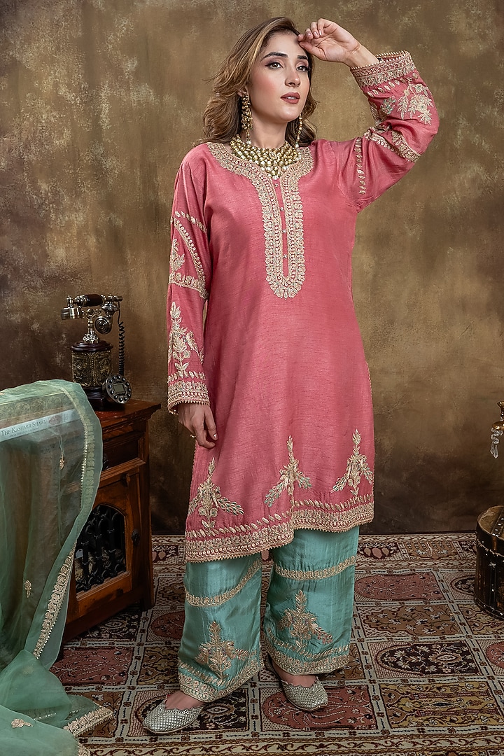 Peach Dola Silk Dori Work Kurta Set by Dareaab by Sonia k Mahajan at Pernia's Pop Up Shop