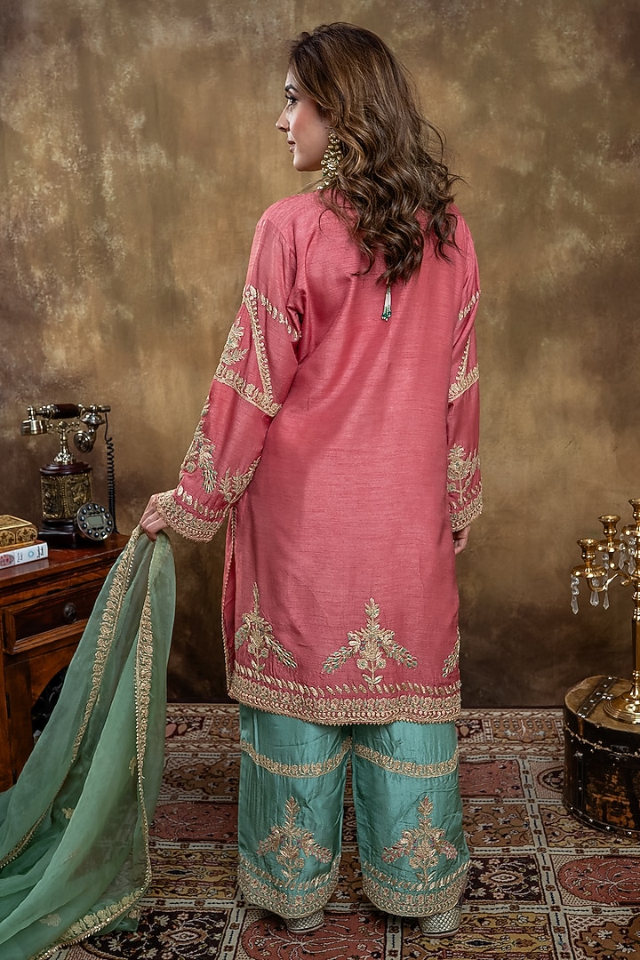 Peach Dola Silk Dori Work Kurta Set by Dareaab by Sonia k Mahajan at Pernia's Pop Up Shop