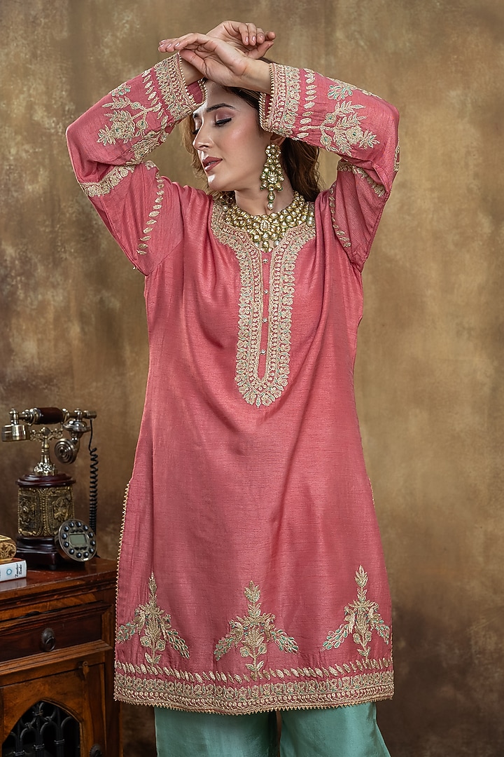 Peach Dola Silk Dori Work Kurta Set by Dareaab by Sonia k Mahajan at Pernia's Pop Up Shop