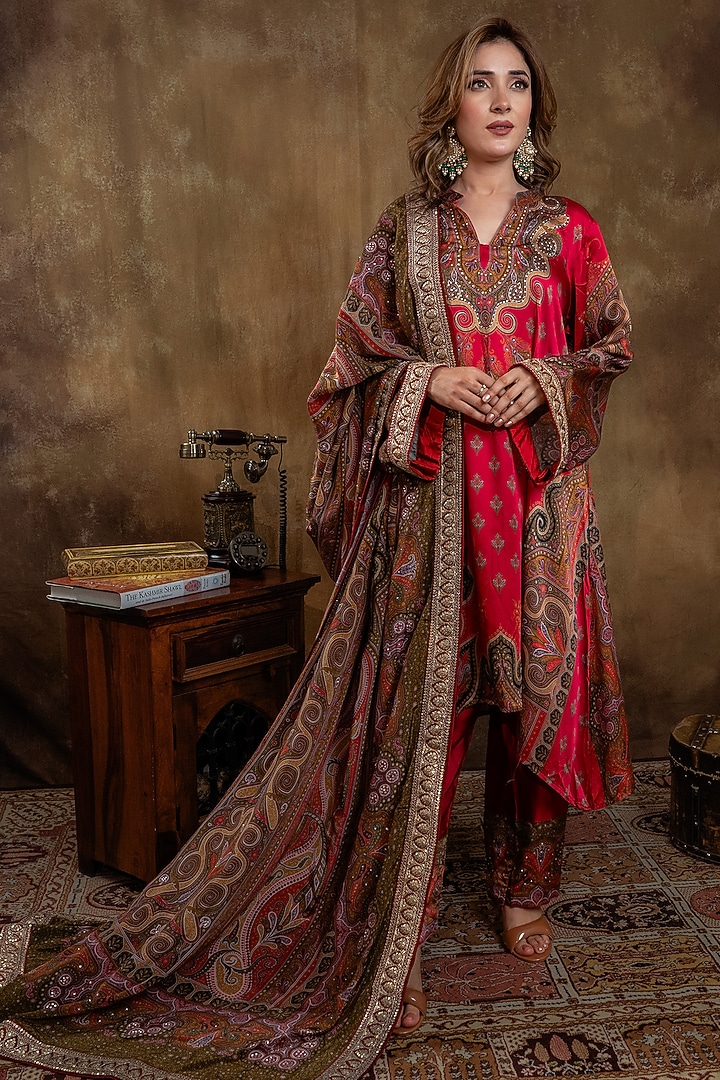Red Satin Georgette Kalamkari Printed Kurta Set by Dareaab by Sonia k Mahajan at Pernia's Pop Up Shop