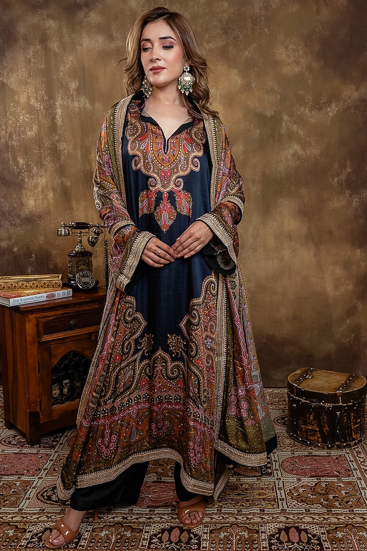 Black Satin Georgette Kalamkari Printed Kurta Set by Dareaab by Sonia k Mahajan at Pernia's Pop Up Shop
