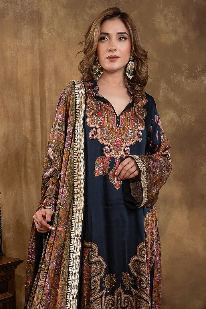 Black Satin Georgette Kalamkari Printed Kurta Set by Dareaab by Sonia k Mahajan at Pernia's Pop Up Shop