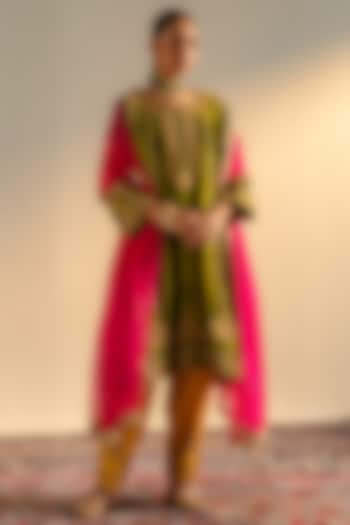 Mehendi Green Shaneel Kurta Set by Dareaab by Sonia k Mahajan at Pernia's Pop Up Shop