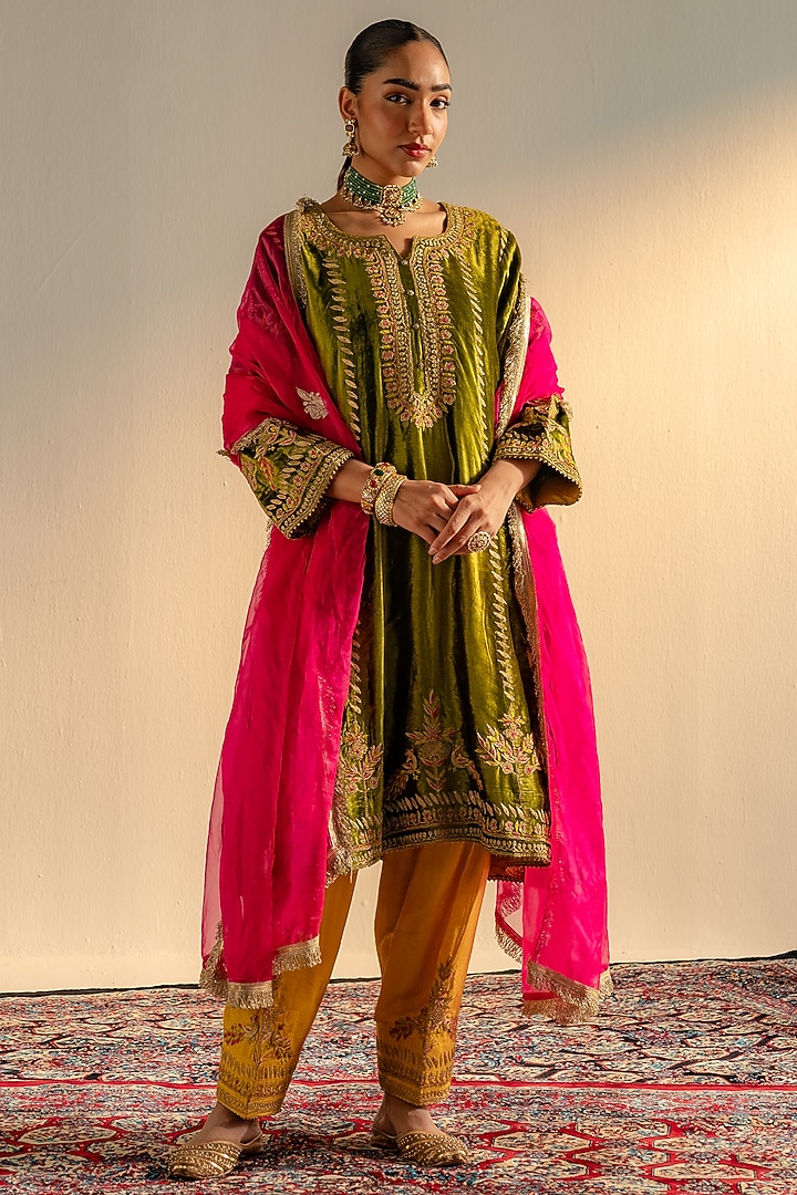 Mehendi Green Shaneel Kurta Set by Dareaab by Sonia k Mahajan at Pernia's Pop Up Shop